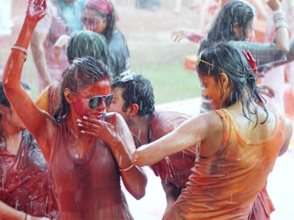 Holi Hot Wet Girls Pictures 2014
